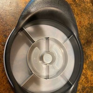 Pampered Chef Pineapple Wedger Corer